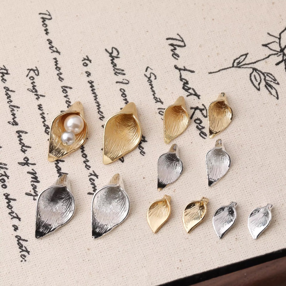 Musical Instrument Trumpet - 4PCS Dainty Horn Petals Flower Charms